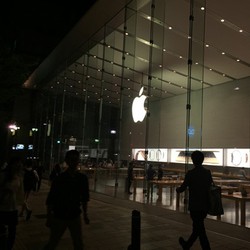 Diteror Cairan Pembersih, Apple Store Dievakuasi