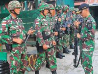 Dansatgas Yonif 400/Raider Tinjau Pos Perbatasan RI-PNG