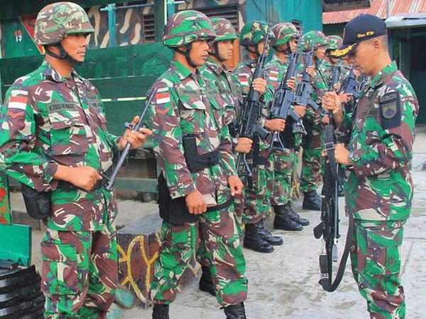 Dansatgas Yonif 400/Raider Tinjau Pos Perbatasan RI-PNG