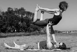 Acroyoga, Ketika Yoga Bertemu dengan Gerakan Akrobatik