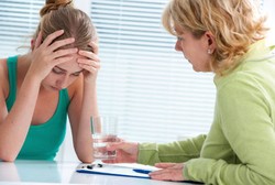 Para Pecandu Tak Biasa, Hobi Makan Eyeshadow dan Minum Hand Sanitiser