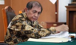 Majelis Hakim Verifikasi Berkas KPK dari 2 Koper dan 3 Kontainer