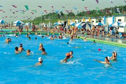 5 Tips Penting Berenang di Kolam Renang Hotel