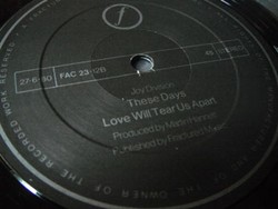 35 Tahun Love Will Tear Us Apart, Joy Division Rilis Ulang Empat Album Lama