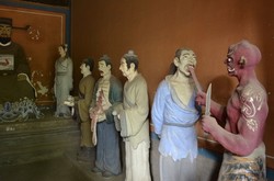 Melihat Diorama Penyiksaan Neraka di Beijing