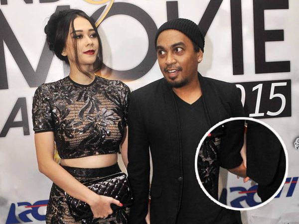 Suit..Suit..Aura Kasih dan Glenn Gandengan Tangan