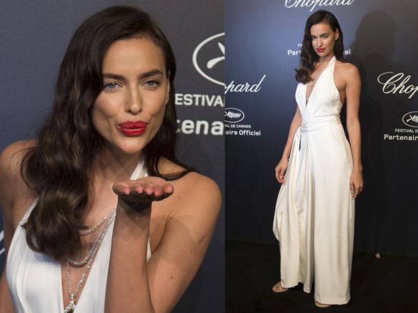 White Hot! Irina Shayk Dibalut Jumpsuit Berbelahan Dada Rendah