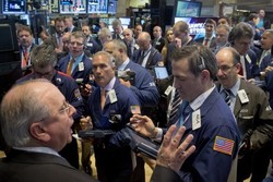 Wall Street Kinclong, Dow Jones Cetak Rekor