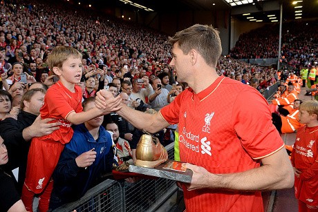 Liverpool Diminta Tak Pensiunkan Nomor 8