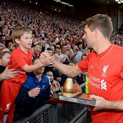 Liverpool Diminta Tak Pensiunkan Nomor 8