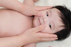 Napas si Kecil Berbunyi Grok-grok, Normal atau Tidak?