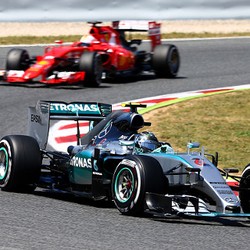 Ferrari Terus Menguntit, Mercedes Tak Mau Lengah