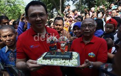 Ahok Pilih Tunggu Bus Bermerek Dibanding Beli Abal-abal