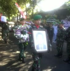 Jenazah Dubes Burhan Tiba di Rumah Duka Disambut Upacara Militer