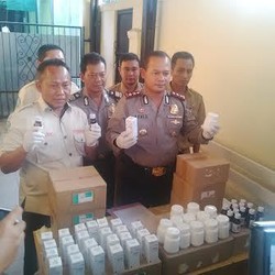 Polresta Bekasi Temukan Ribuan Obat Kedaluwarsa di Perumahan