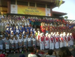 Peringati Harkitnas, Ribuan Orang Ikuti Aubade Pancasila 5000 di UGM