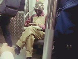 Ke Bandara Naik Subway, Dandanan G-Dragon Mirip Teroris?