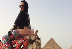 Gila! Bintang Porno Pamer Bokong di Piramida Giza