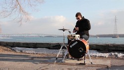 Epik! Begini Jadinya Kalau Drummer Pergi Liburan