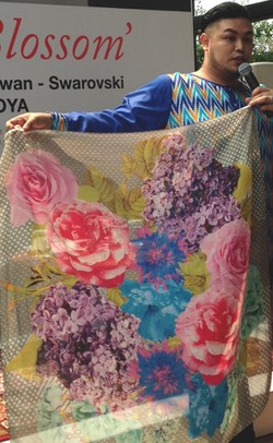 Tips Padu Padan Kerudung Corak Agar Tak Terlihat Berlebihan