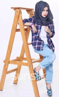 Padu Padan Tren Motif Plaid Dari Peserta Sunsilk Hijab Hunt