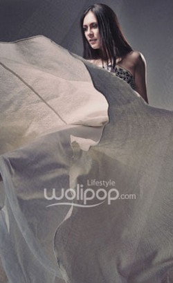 Klasik dan Maskulin, Gaya Jam Tangan Favorit Wulan Guritno