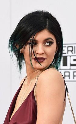 5 Seleb Muda yang Melakukan Bedah Plastik, Kylie Jenner Hingga Iggy Azalea