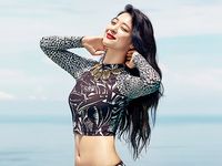 Lebih Dewasa dan Seksi, Foto-foto Sulli 'f(x)' di Bali