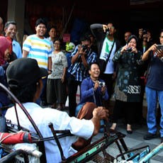 Wali Kota Risma Hunting Foto Bersama Komunitas, Ini Ceritanya