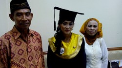 Darwati, PRT yang Lulus S-1 Cum Laude Bisa Kuliah karena Surprise Majikan