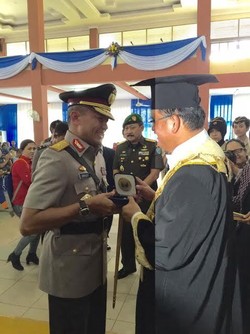 Universitas Tanjung Pura Beri Award ke Kapolda Kalbar