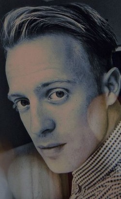 Dipuja karena Ketampanananya, Pria Pelaut Ini Lebih Memilih Jadi Wanita