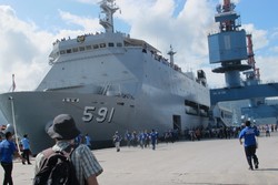 Sensasi Naik Kapal Perang untuk Wisata ke Mandeh