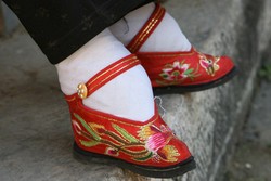 Museum Ini Punya Bukti Bahwa Cantik Itu Menyakitkan