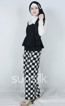 Foto: Peserta Sunsilk Hijab Hunt Bandung Tampil Cantik dengan Rok Lurus