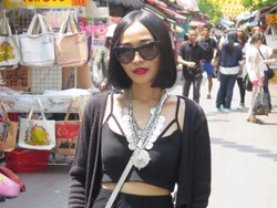 Sebelum Pentas, Rinni Wulandari Berburu Kuliner di Chinatown