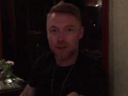 Tiba di Indonesia, Boyzone Langsung Sapa Penggemarnya