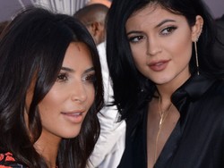 Kim Kardashian Bela Kylie Jenner yang Jalani Suntik Bibir di Usia 17 Tahun