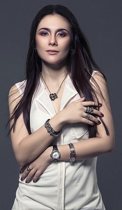 Cara Wulan Guritno dan Dian Pelangi Rawat Jam Tangan agar Tahan Lama