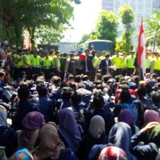 BEM Se-Jatim Turun ke Jalan Sambut Jokowi