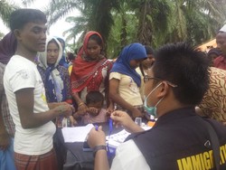 Menggunakan Penerjemah dari Pengungsi, Begini Suasana Pendataan Imigran di Aceh