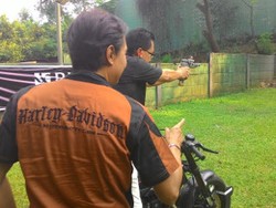 Tak Hanya Hobi Touring, Pecinta Harley-Davidson Salurkan Hobi Tembak