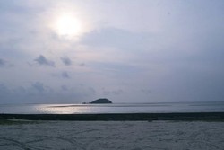 Pantai Tanjung Pendam, Spot Indah untuk Melihat Sunset di Belitung