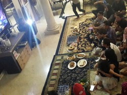 Serunya Nobar Konser Traya di Rumah Krisdayanti