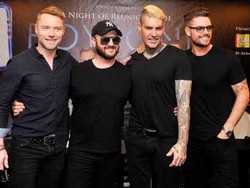 Nyanyikan Tribute untuk Stephen Gately, Ronan Keating Menangis