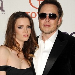 Iron Man Rujuk Lagi dengan Istri Super Seksinya?