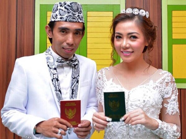 Suami Bella Shofie Dibilang Ganteng, Gimana Menurut Anda?