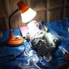 Dikira Kucing, Sesosok Bayi Lengkap dengan Ari-ari Ditemukan di Selokan