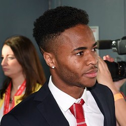 Akibat Komentar Agennya, Pembicaraan Kontrak Baru Sterling Dikabarkan Ditunda