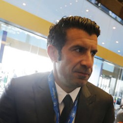 Figo Juga Mundur dari Bursa Presiden FIFA